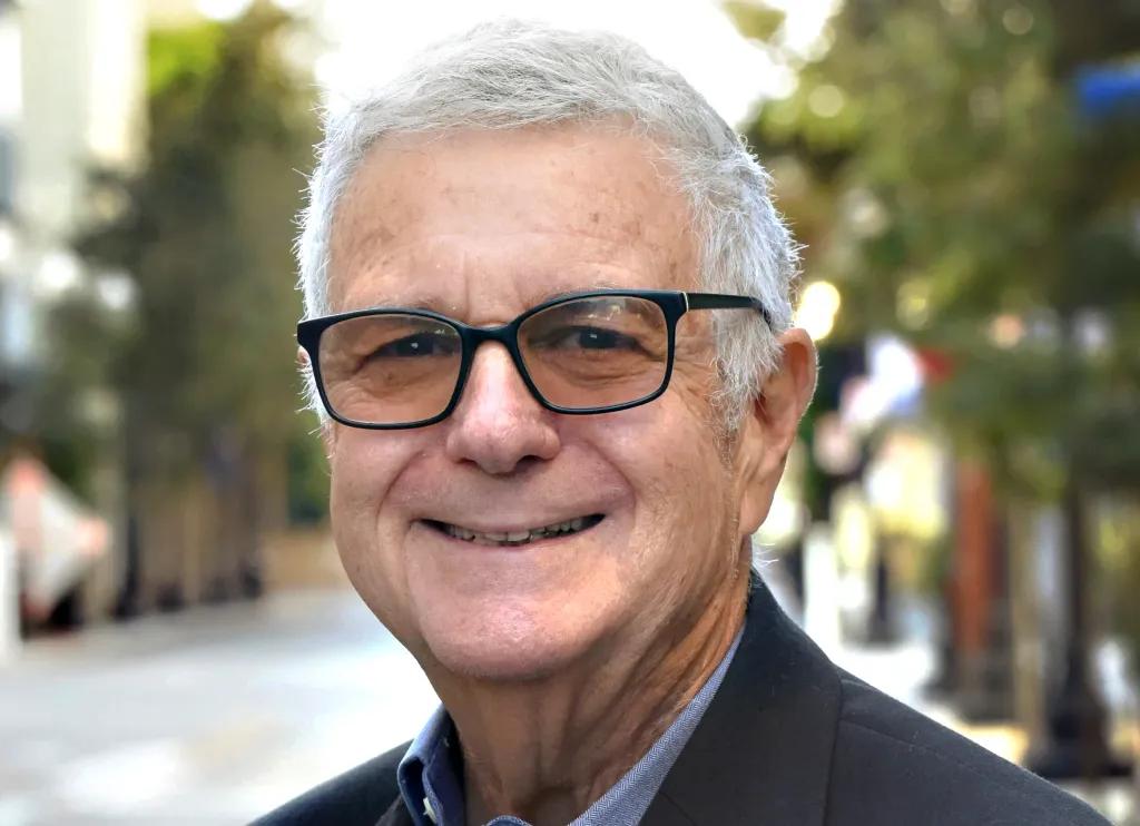 Wear OS vs Apple Watch: The Battle for Your Wrist